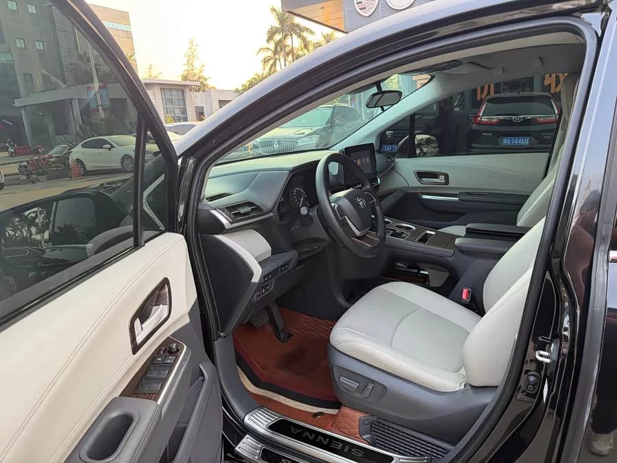 Toyota SIENNA