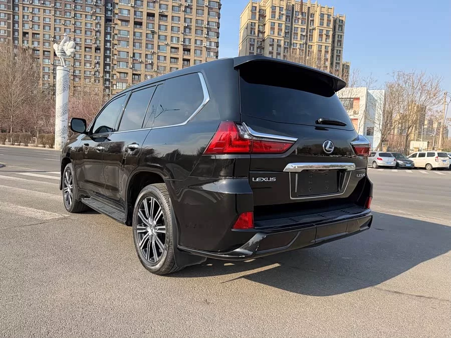 Lexus LX