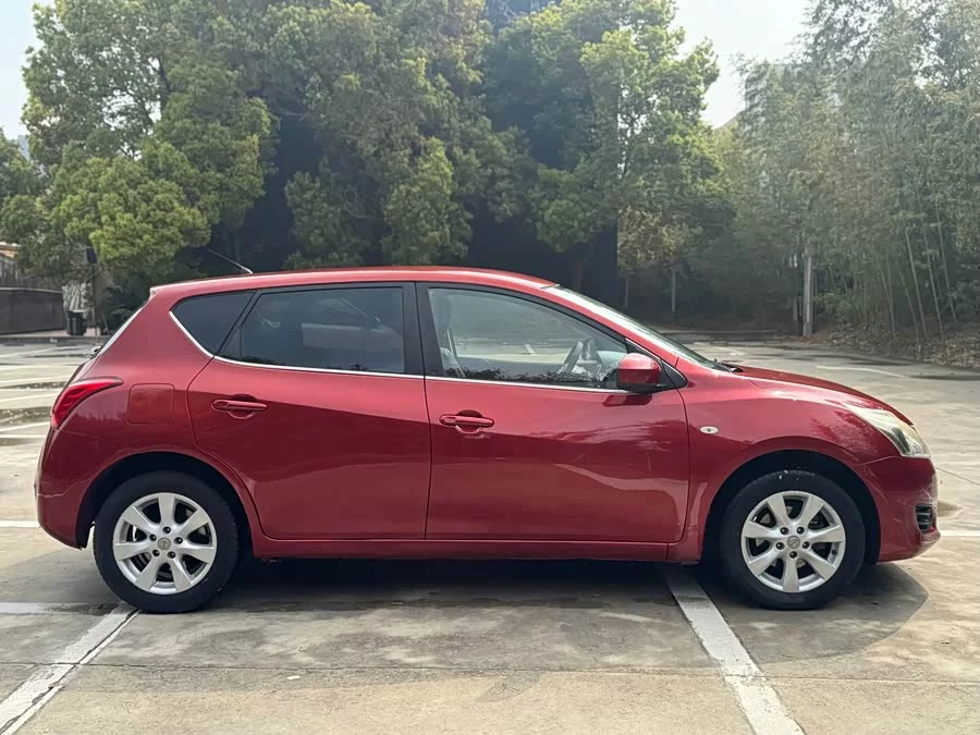 Nissan Tiida