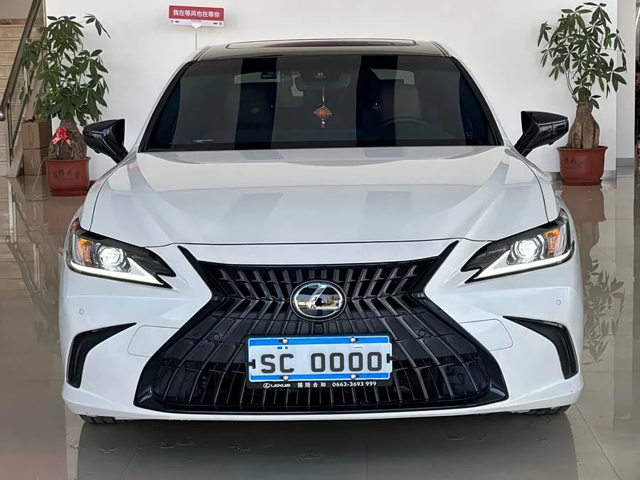 Lexus ES