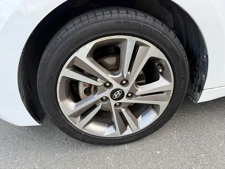 Hyundai elantra