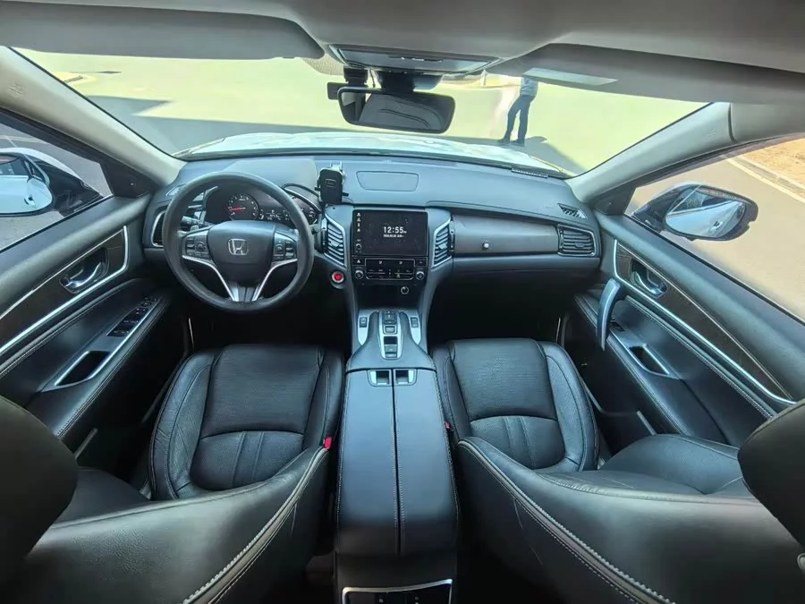 Honda Crown Road