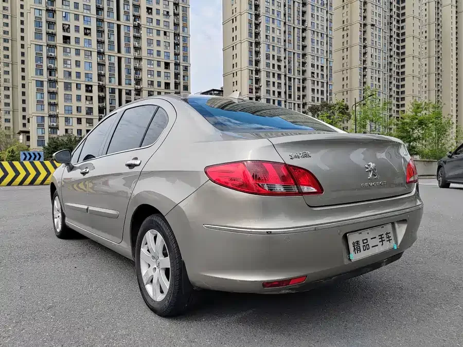 Peugeot 408