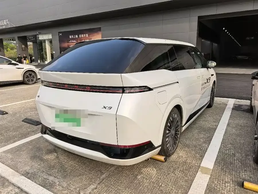 Xpeng X9
