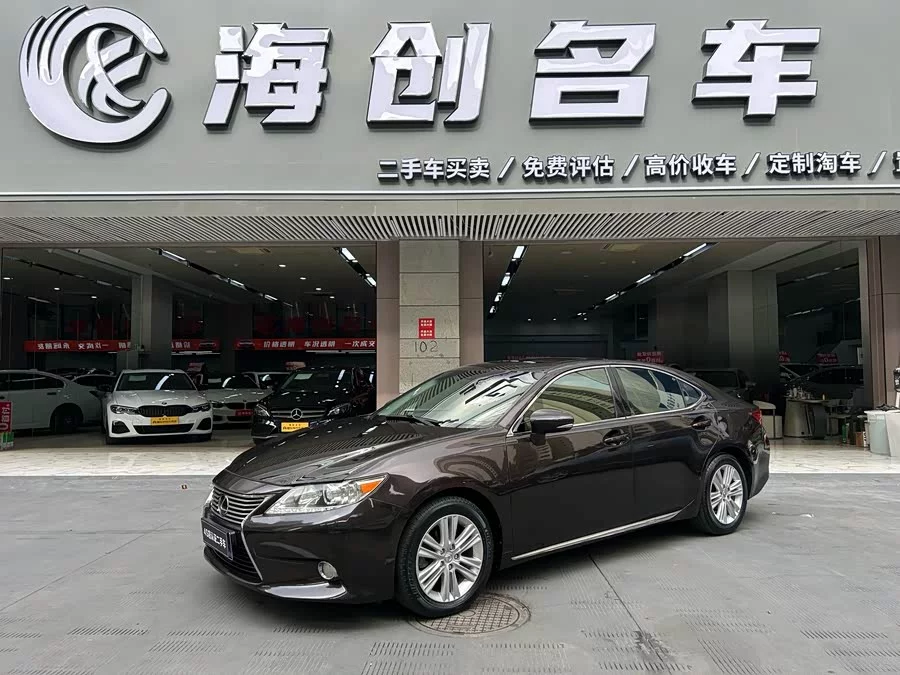 Lexus ES