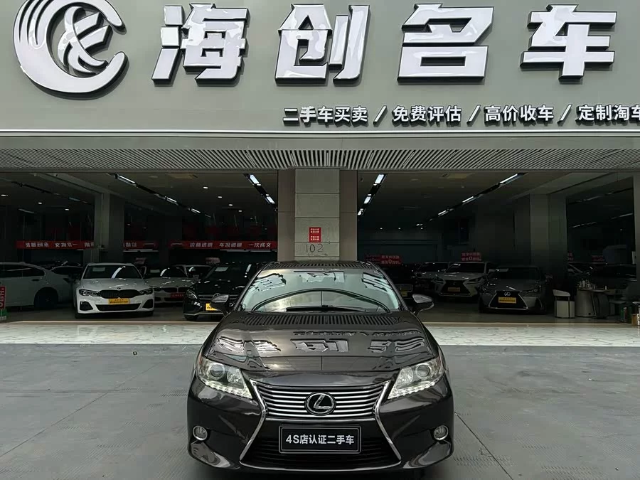 Lexus ES
