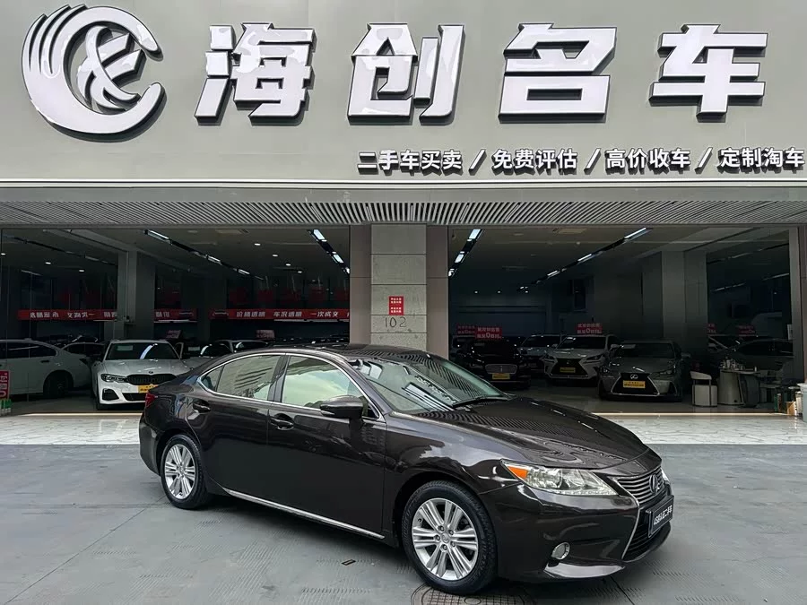Lexus ES