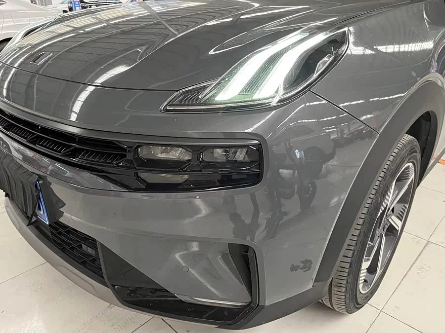 Lynk & Co 06