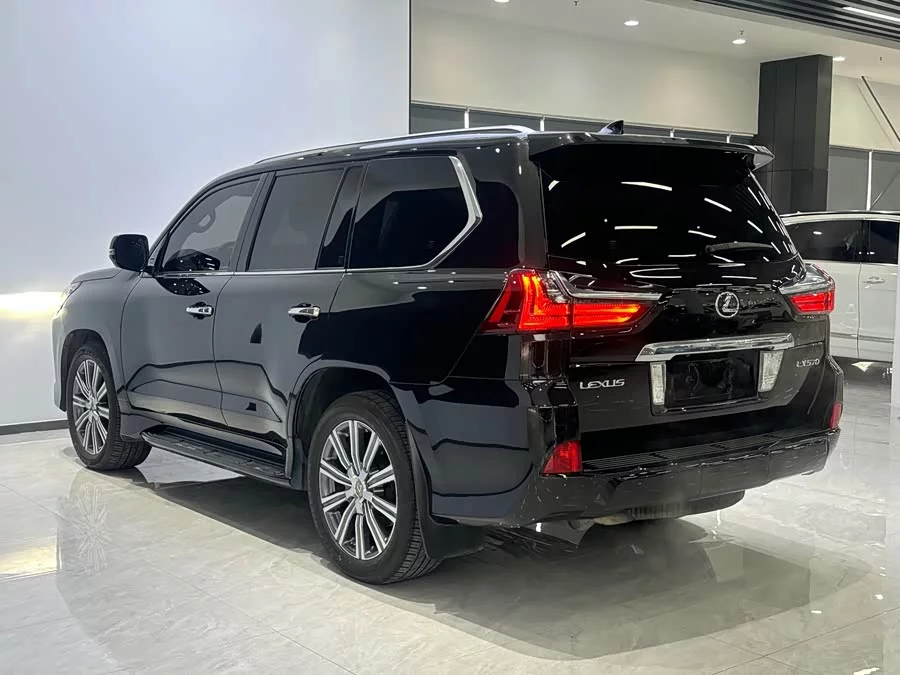Lexus LX