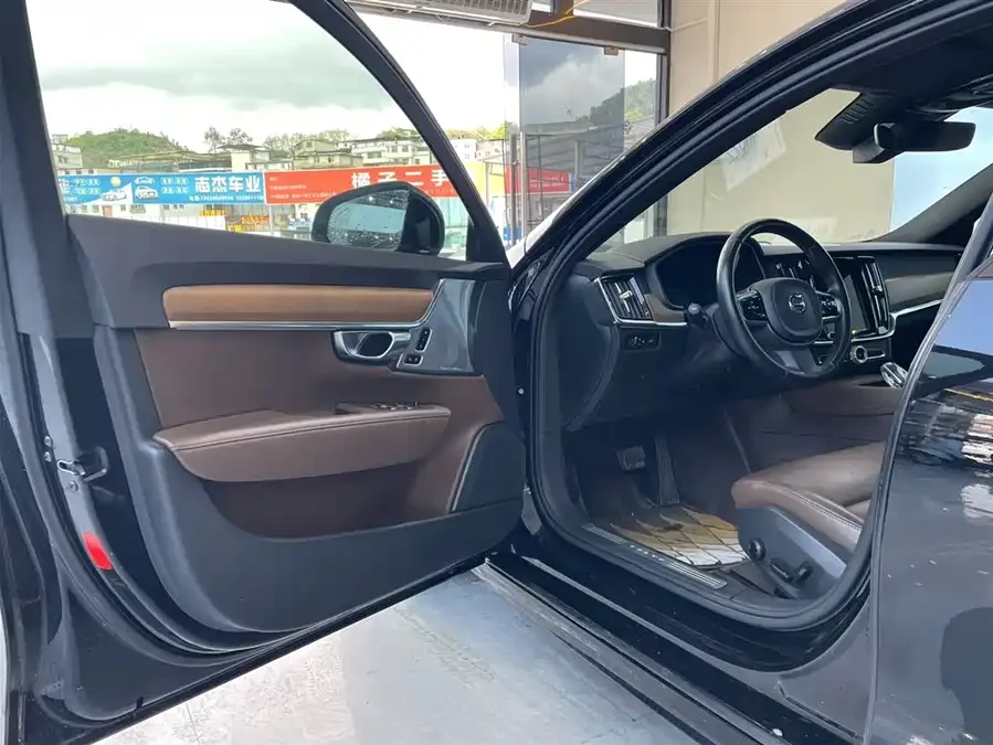 Volvo S90