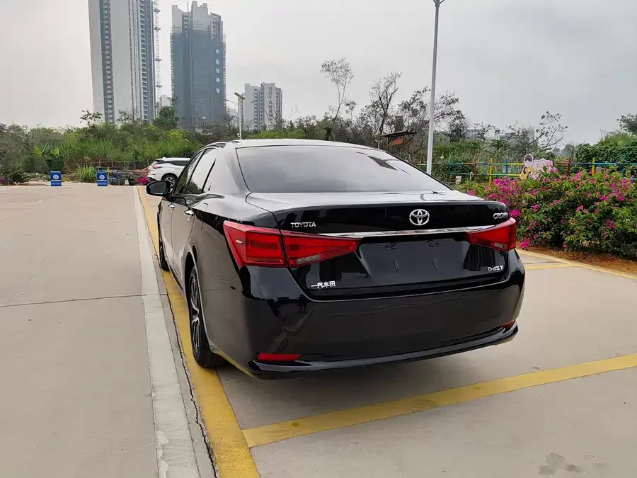 Toyota crown