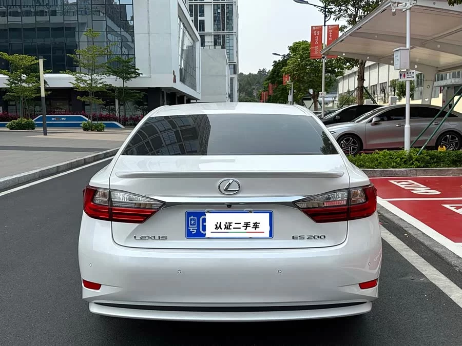 Lexus ES