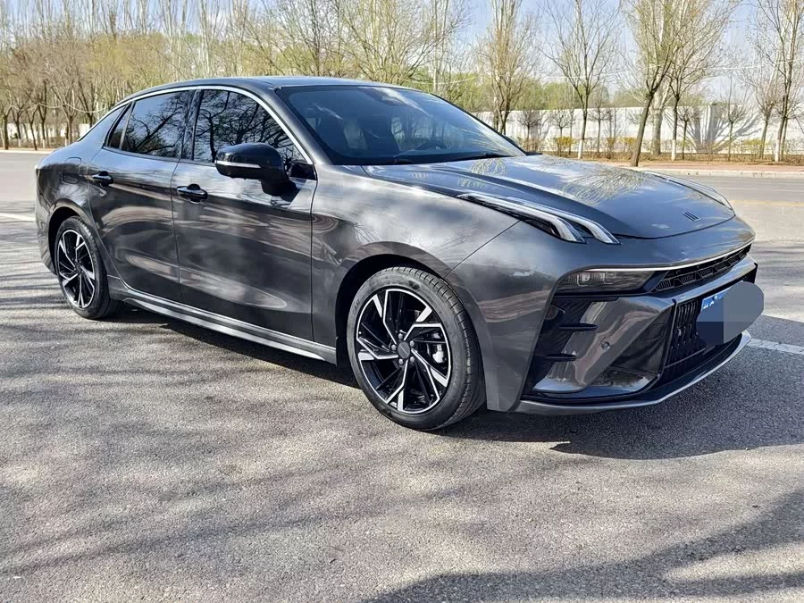 Lynk & Co 03