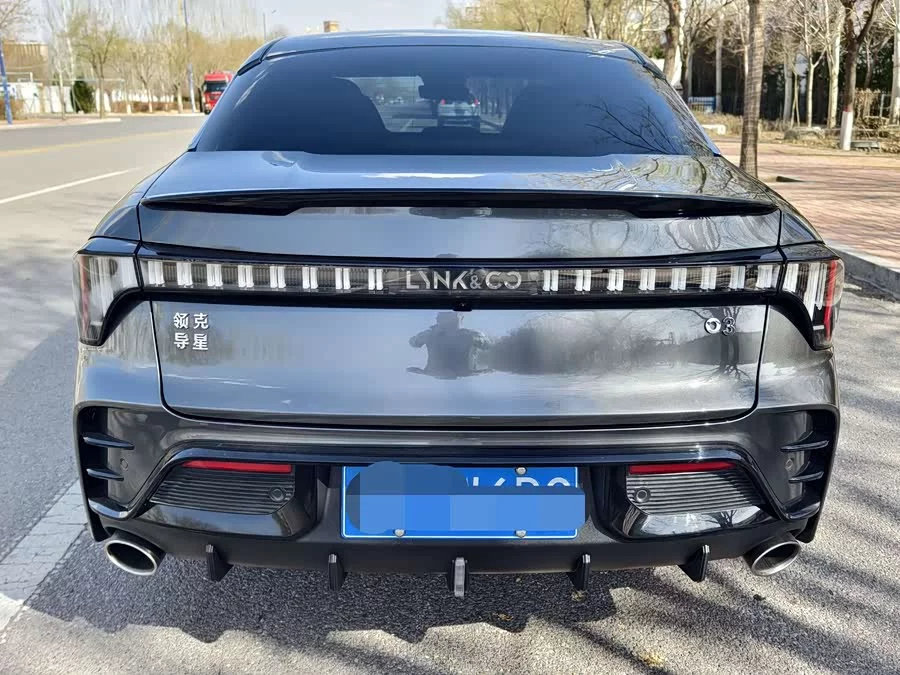Lynk & Co 03
