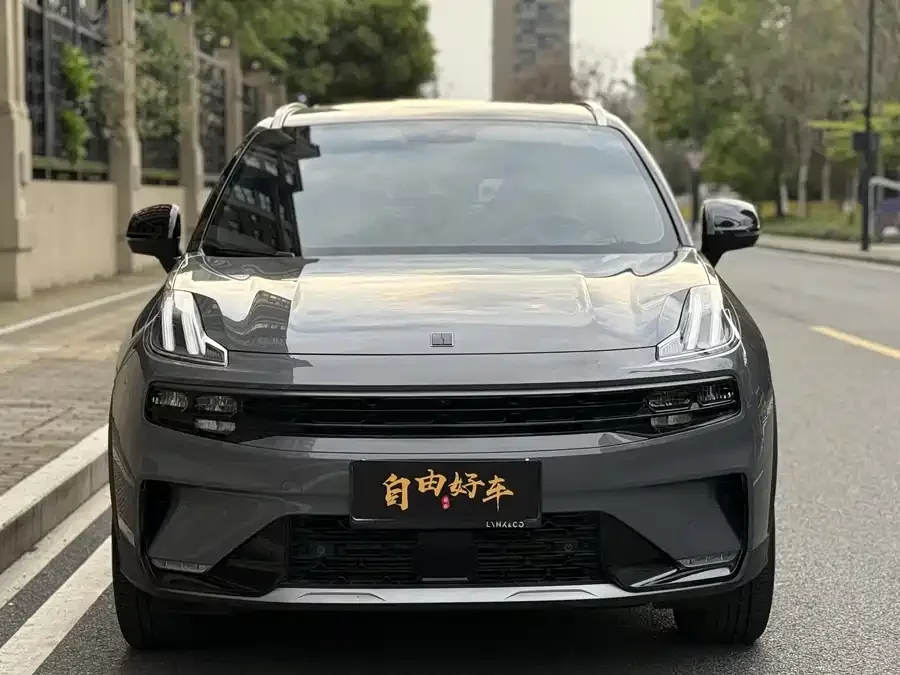 Lynk & Co 06