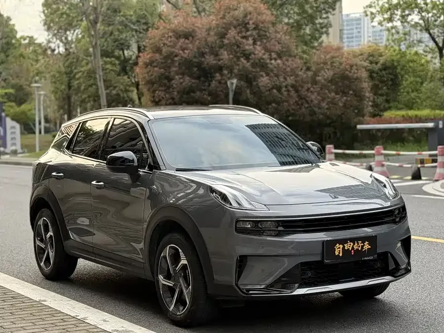 Lynk & Co 06