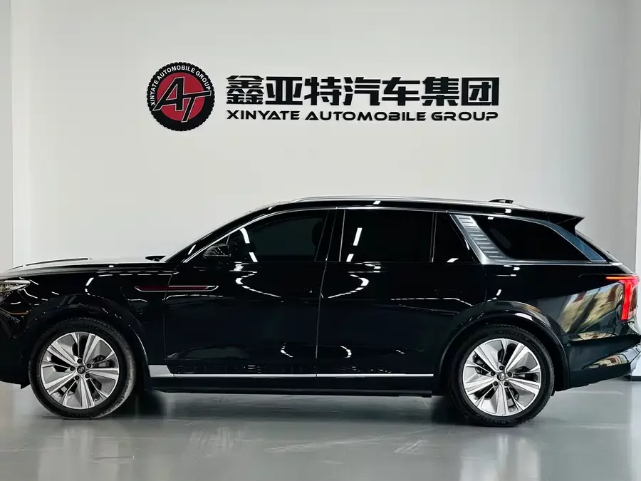 Hongqi E-HS9