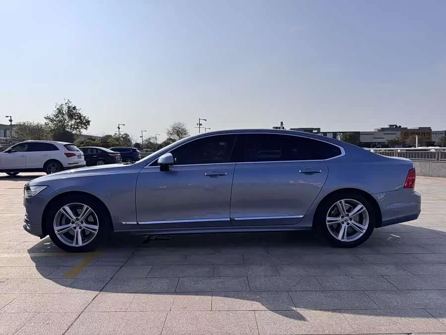 Volvo S90