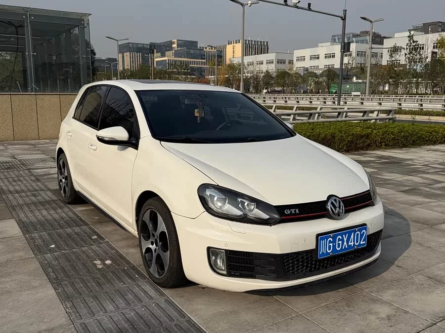 Volkswagen Golf GTI