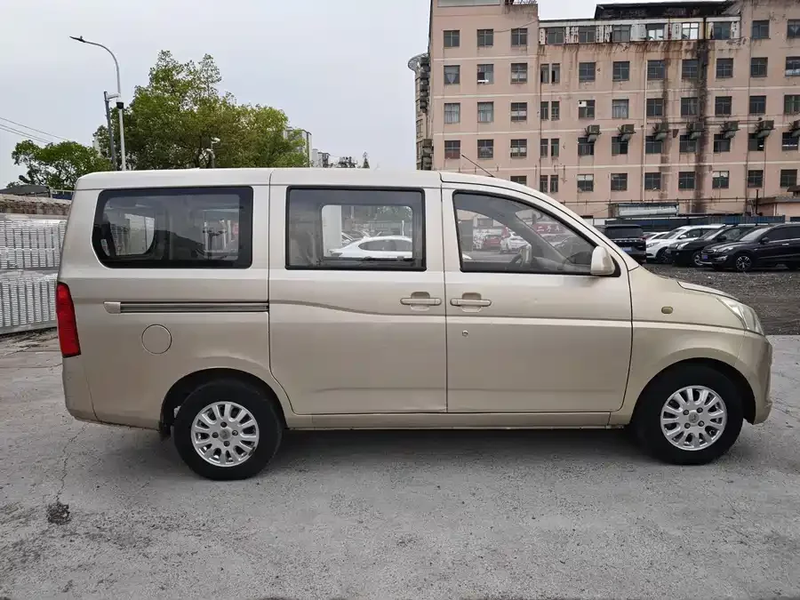 Wuling Rongguang V