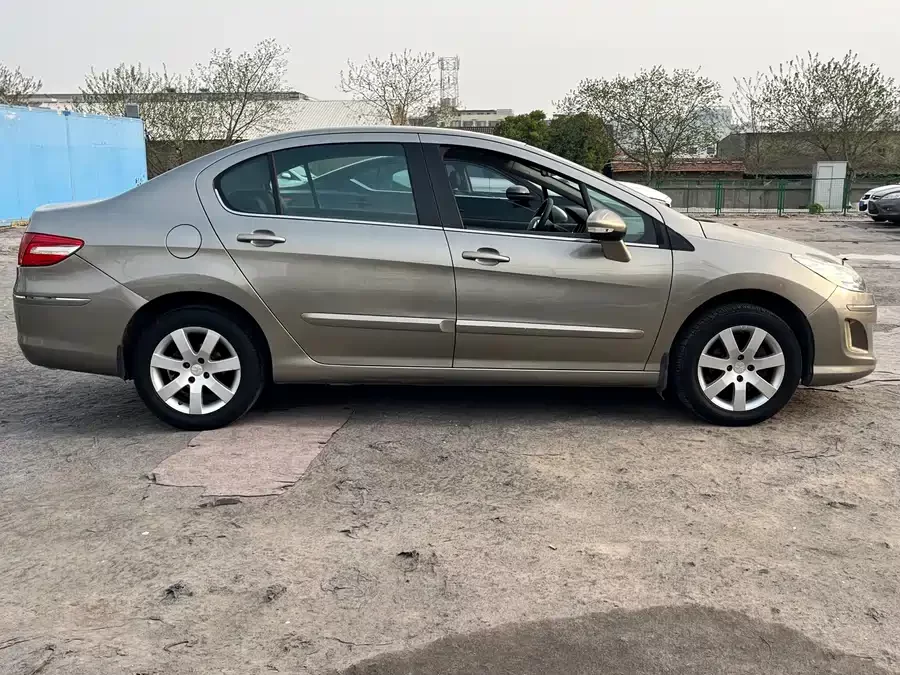 Peugeot 408