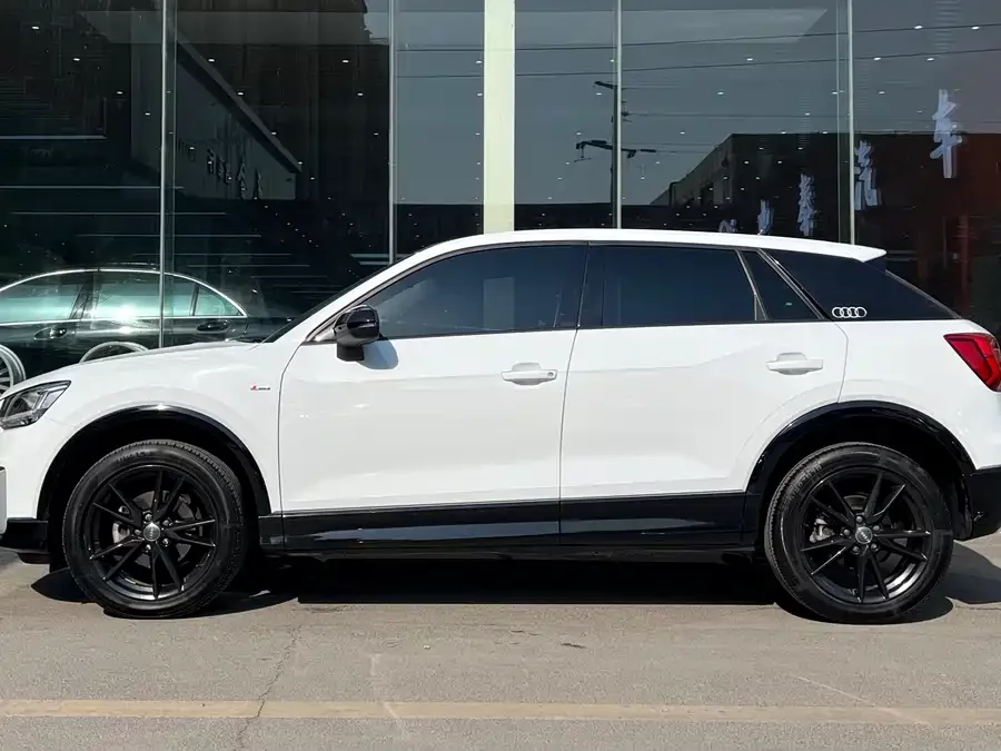 Audi Q2L