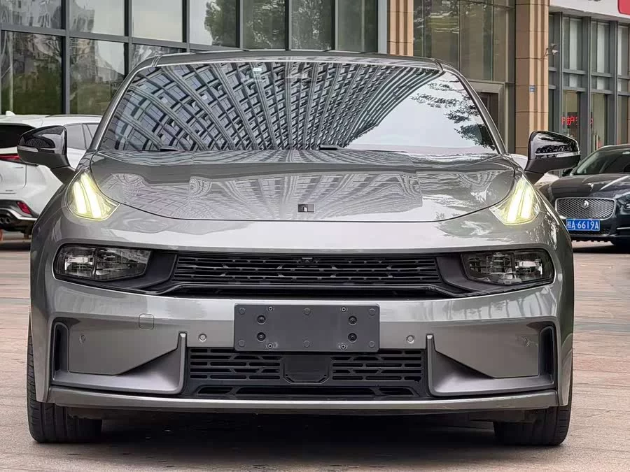 Lynk & Co 03