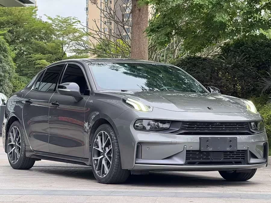 Lynk & Co 03