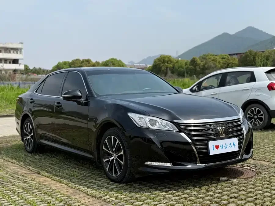 Toyota crown