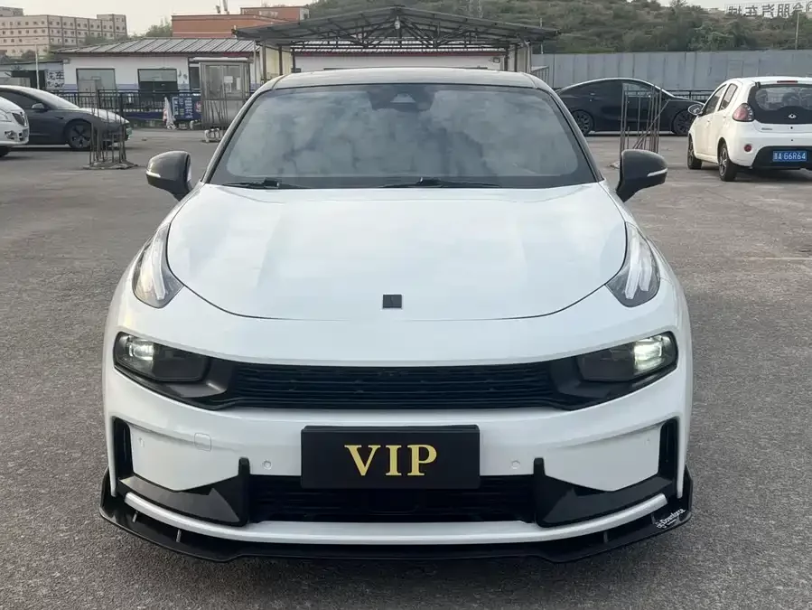Lynk & Co 03