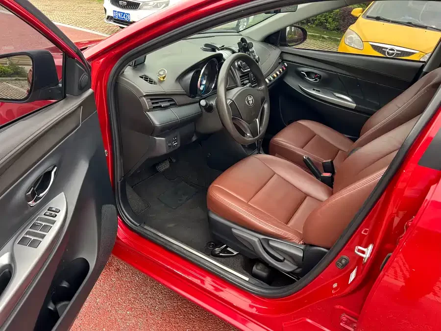 Toyota YARiS L