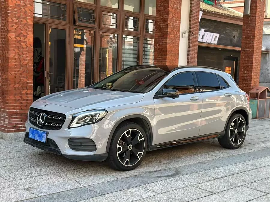 Mercedes Benz GLA
