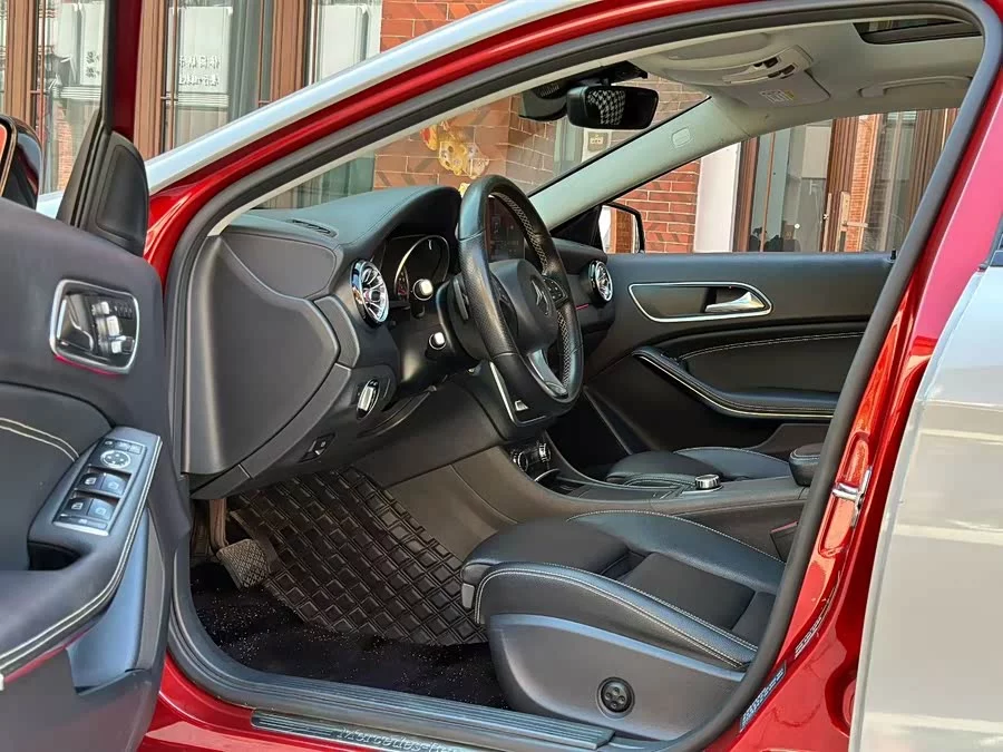 Mercedes Benz GLA