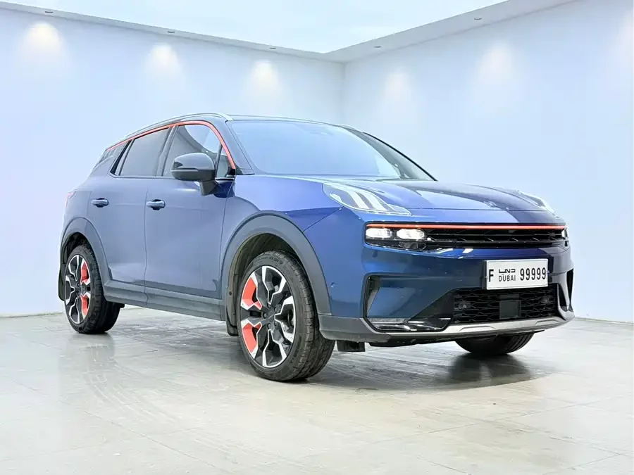 Lynk & Co 06