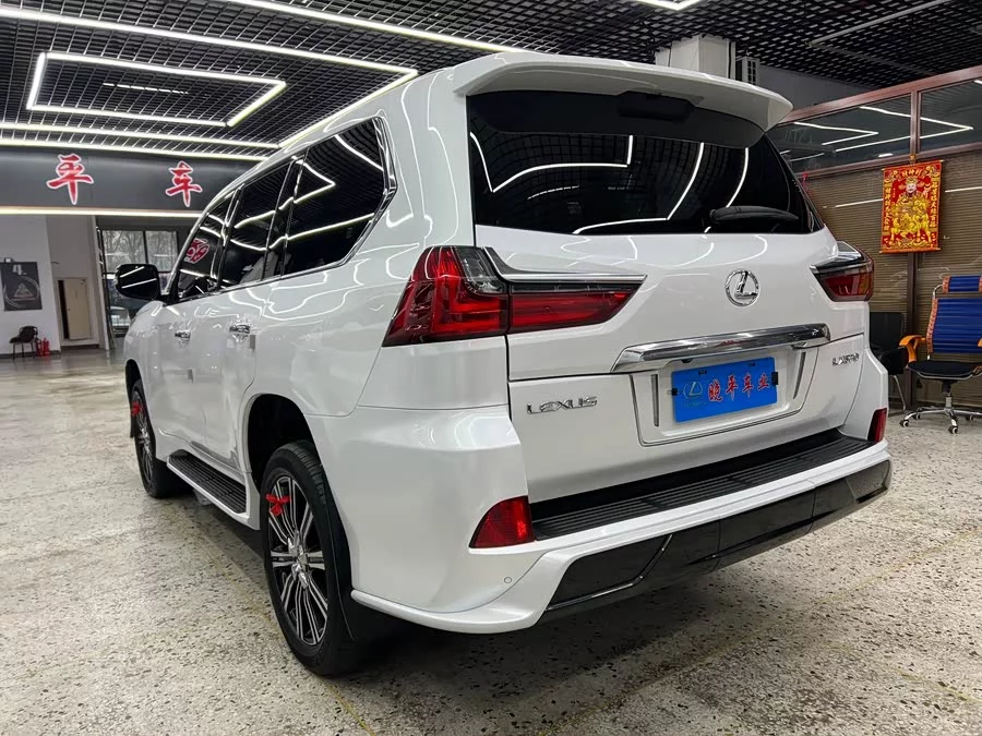 Lexus LX