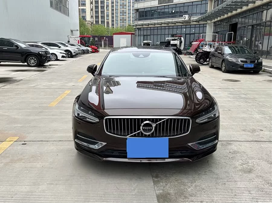 Volvo S90