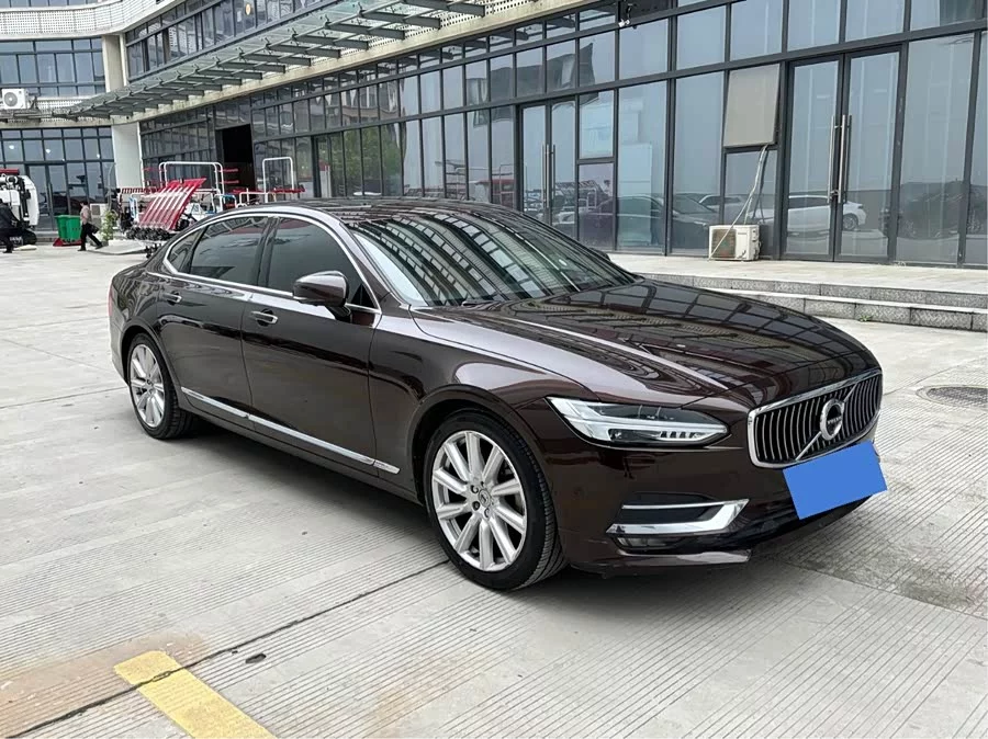 Volvo S90