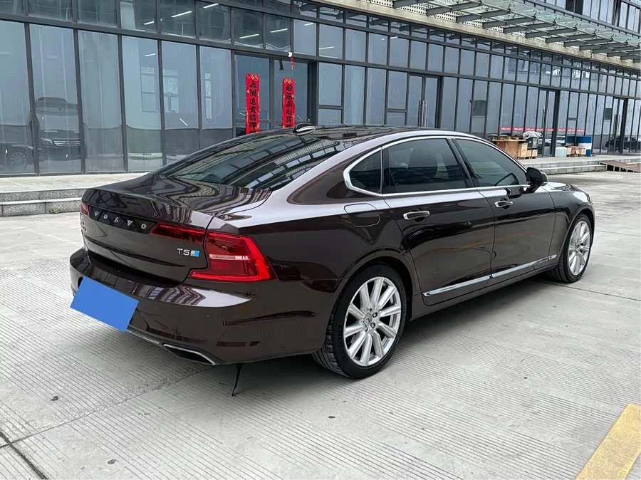 Volvo S90