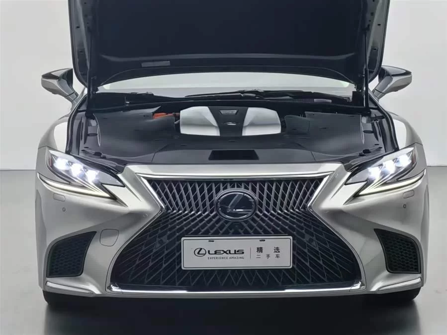 Lexus LS