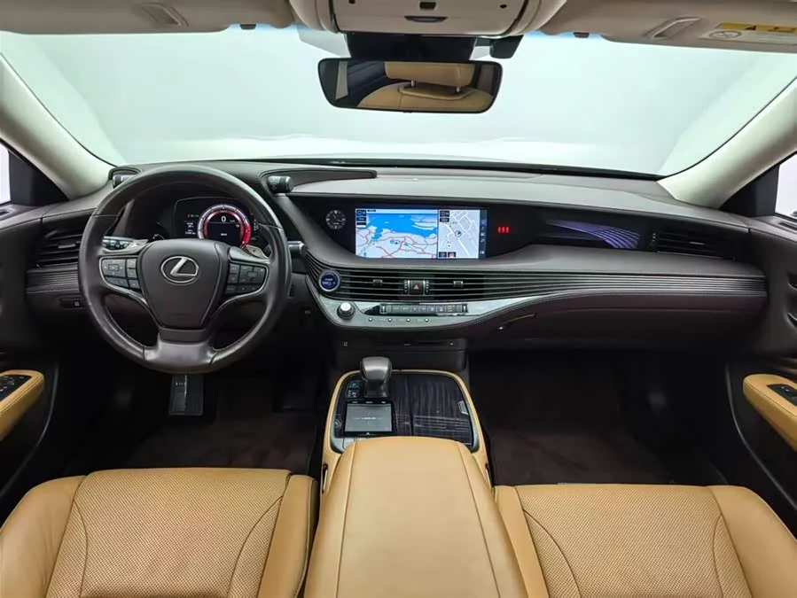 Lexus LS