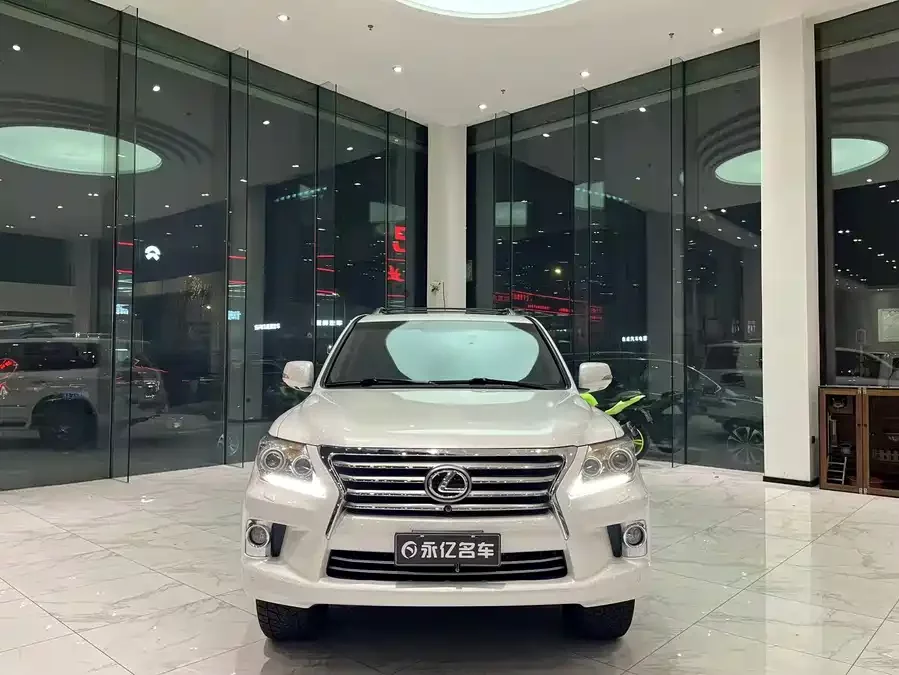 Lexus LX