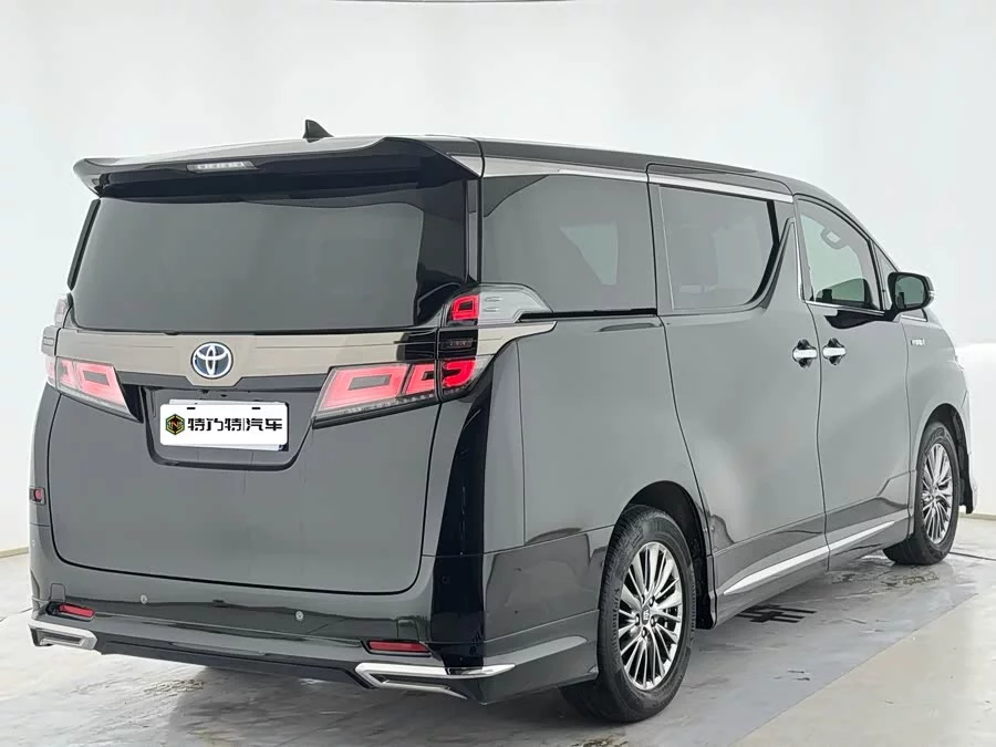 Toyota Crown Vellfire