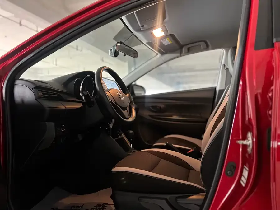 Toyota YARiS L