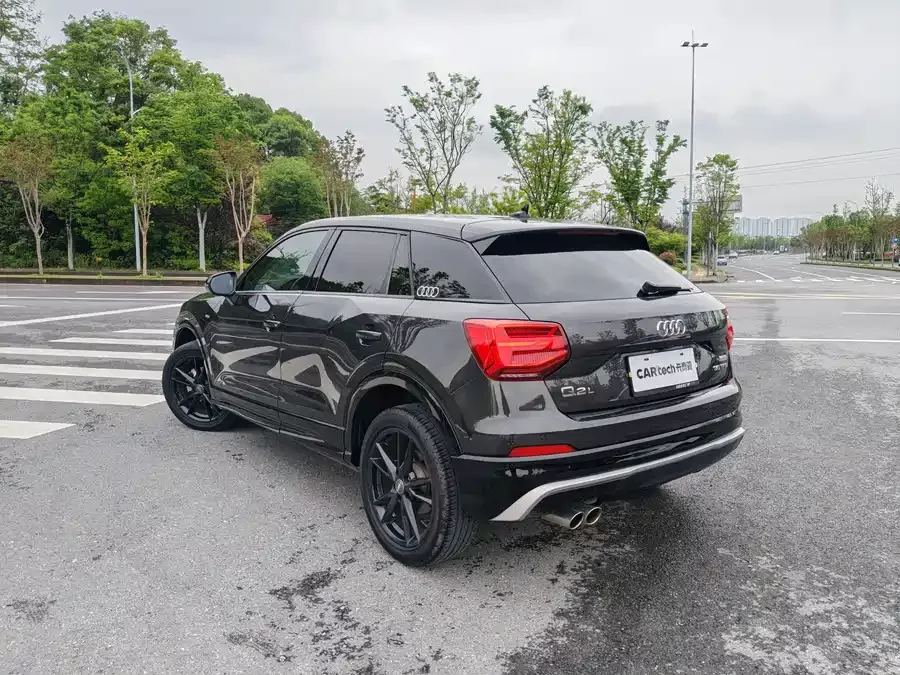 Audi Q2L