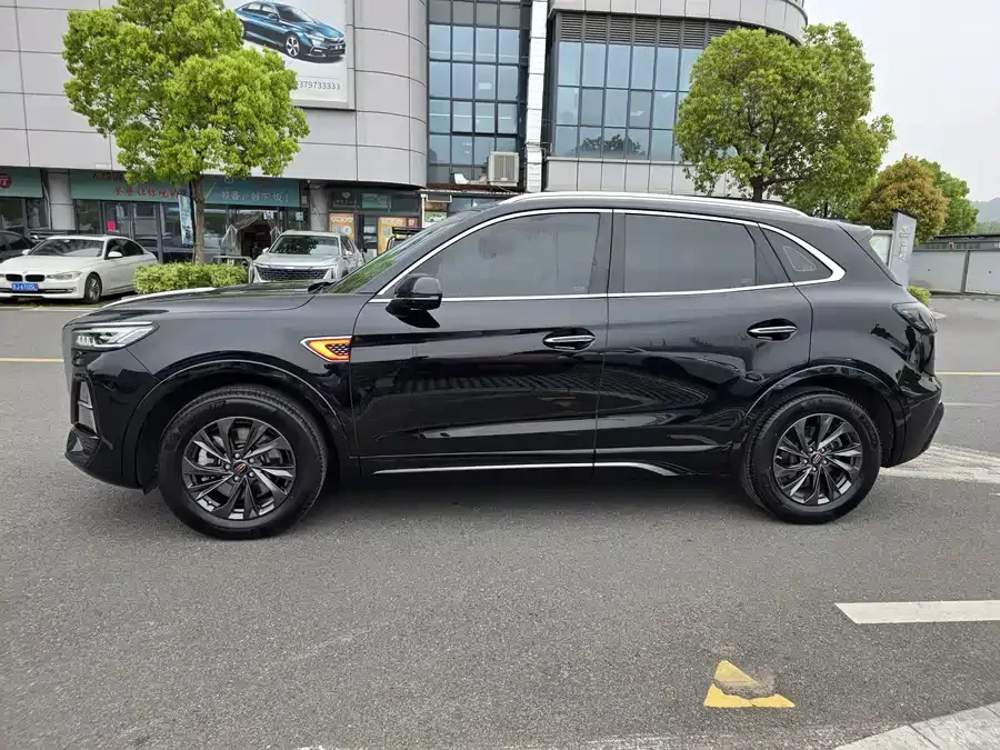 Hongqi HS5