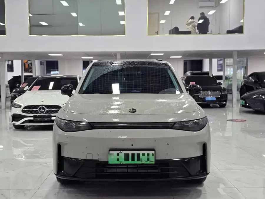 Leapmotor C10