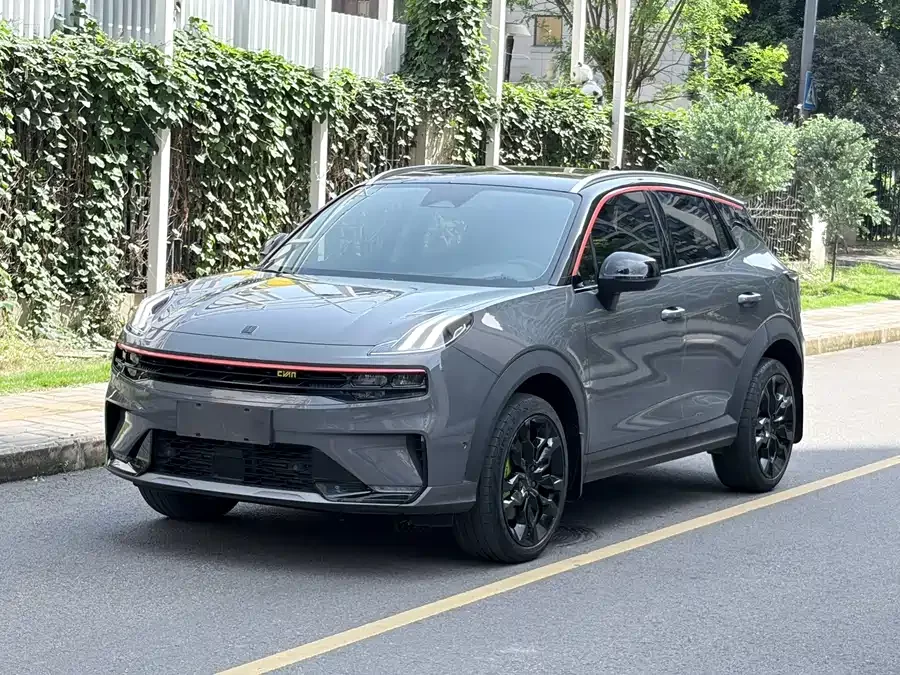 Lynk & Co 06