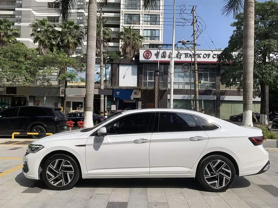 Volkswagen Sagitar