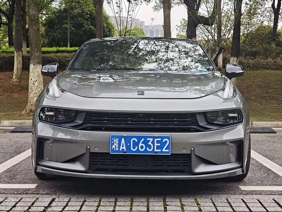 Lynk & Co 03