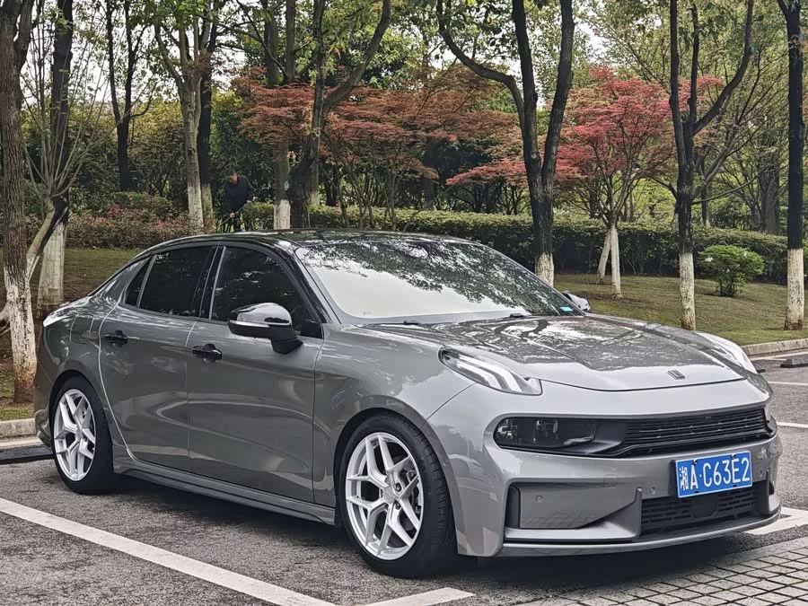 Lynk & Co 03